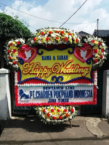Karangan Bunga Pernikahan kereng bangkirai